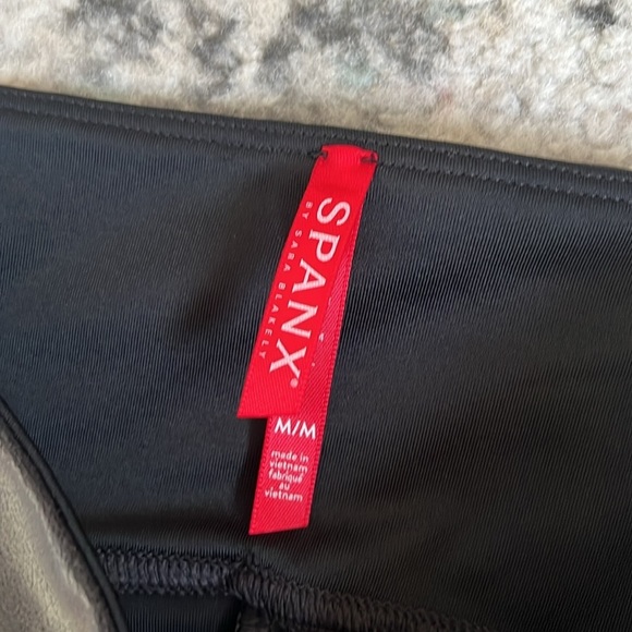 Spanx Faux Leggings in Black - Picture 4 of 7